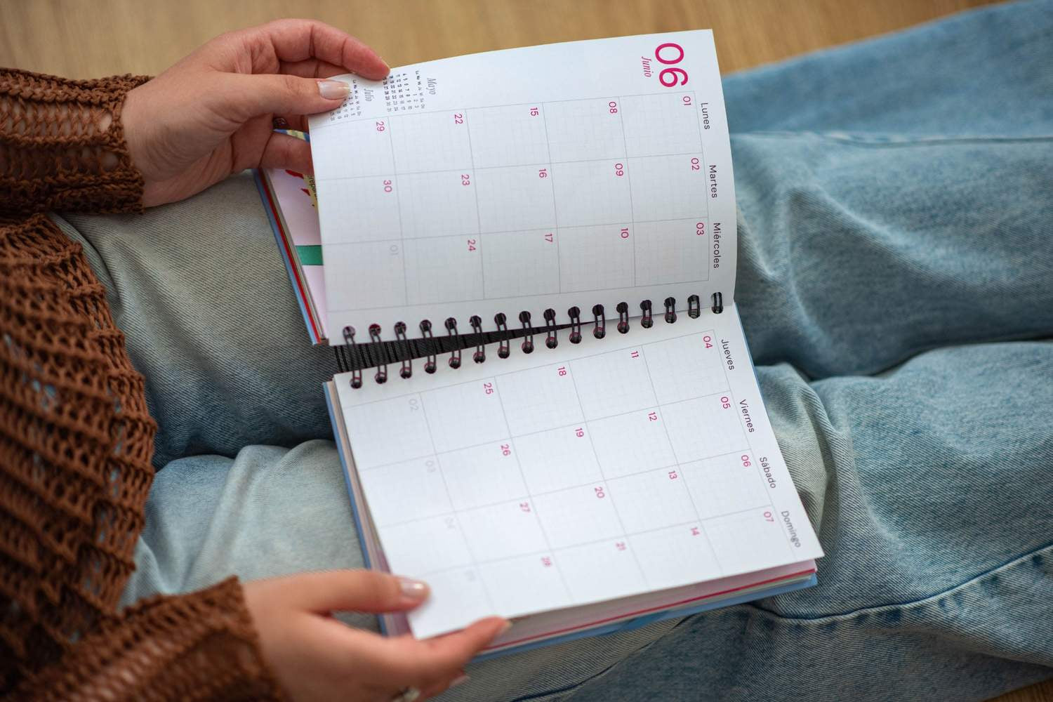 Agenda para Opositores 2025 2026, pensada exclusivamente para poder mantener un proceso organizado. 100% pensada para cada opocompi, y producido en España.